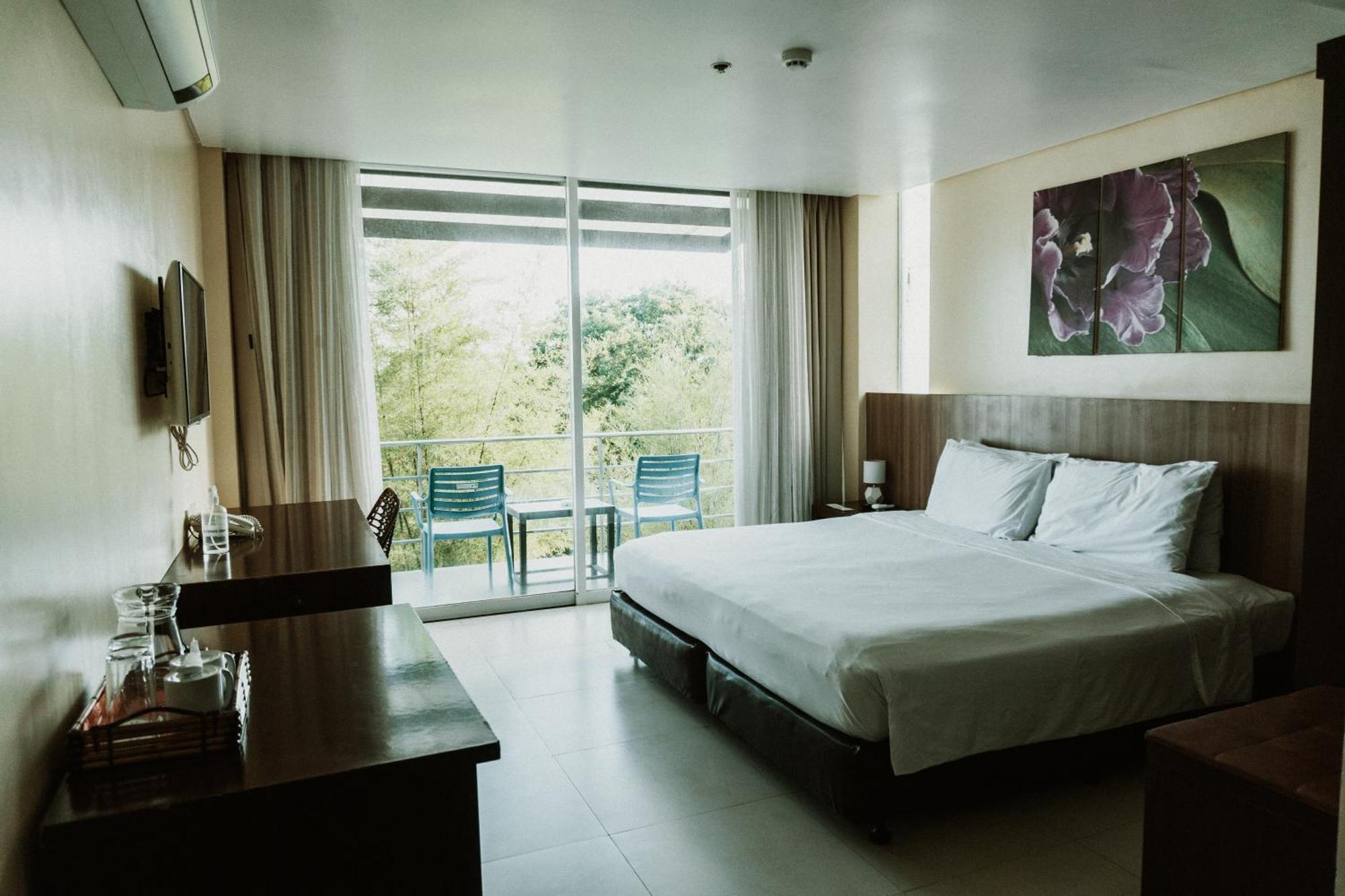 Ocean Suites Bohol Boutique Hotel Tagbilaran City Exteriör bild